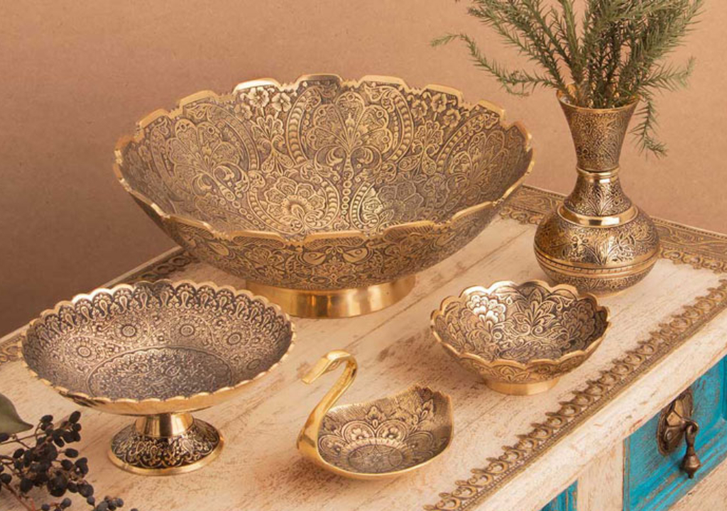 تمیز کردن اکسسوری و ظروف برنز