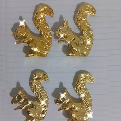 مجسمه سنجاب فلزی طلایی کوچک