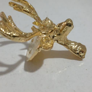 سر گوزن طلایی